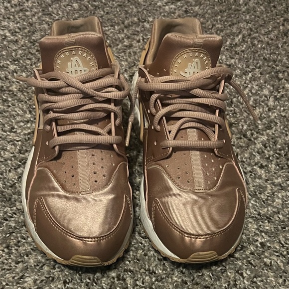 Nike Air Huarache Run Rose Gold - Picture 5 of 12
